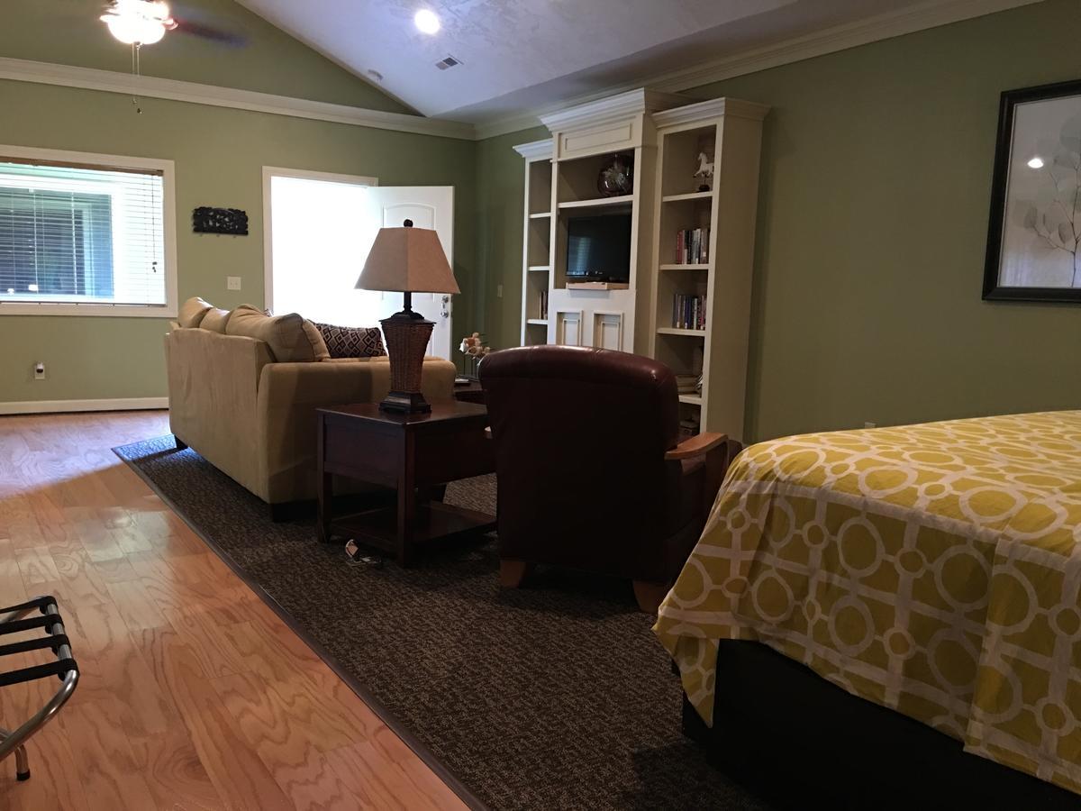 Southern Comfort Suites Mayfield Екстериор снимка